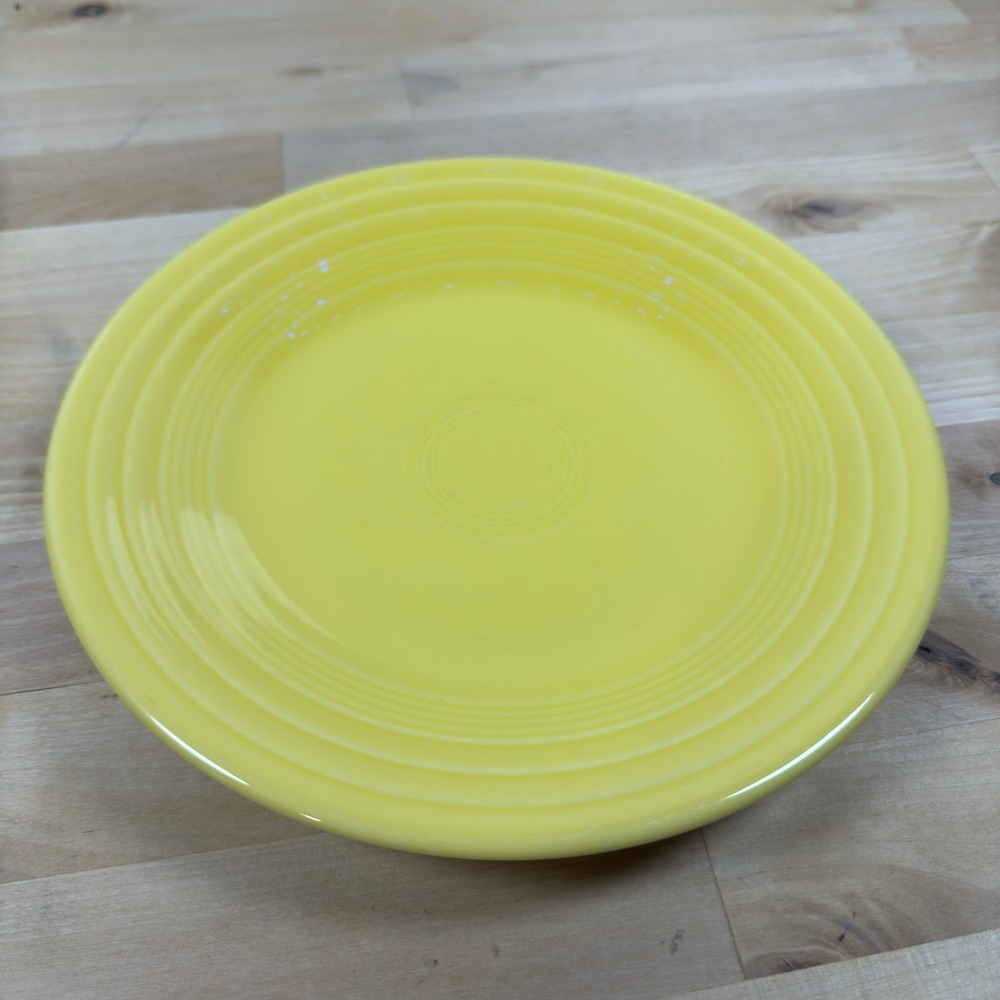 Fiesta Homer Laughlin Yellow 9 inch Classic Rim Luncheon Plate USA Lead Free - Picture 4 of 7